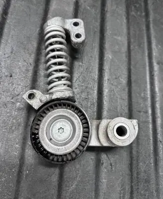 Volvo V60 Alternator belt tensioner 32249370