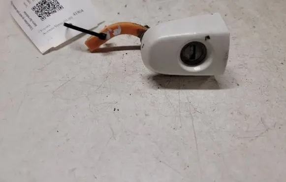 Toyota Avensis Verso Front door lock (next to the handle) 1655