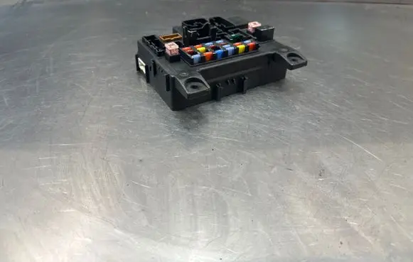 Mitsubishi Outlander Fuse module 8637A313 519087548 L8637001A