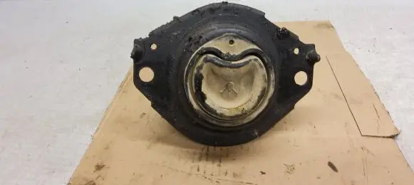 Engine mount bracket