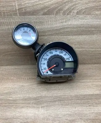 Peugeot 107 Speedometer (instrument cluster) 832700H010J 917110D12