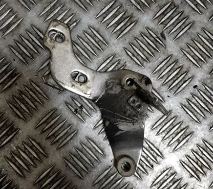 Mercedes-Benz E W213 Engine mounting bracket
