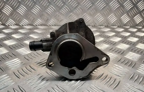 Renault Clio III Vacuum pump 8200327149