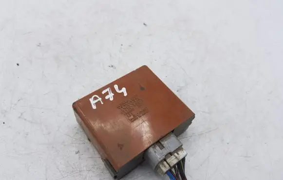 Toyota 4 Runner N120 N130 Antenna control unit 8591433010