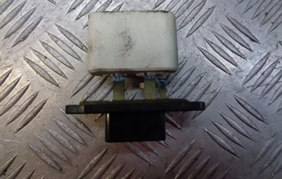 Toyota Avensis Verso Heater blower fan relay 