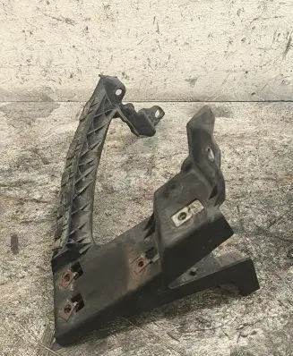 Subaru B9 Tribeca Headlight/headlamp mounting bracket