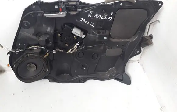 Mazda 3 I Front door window/glass frame 