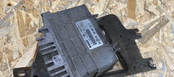 Volkswagen PASSAT B4 Engine control unit/module 1H0907311P 0261203707