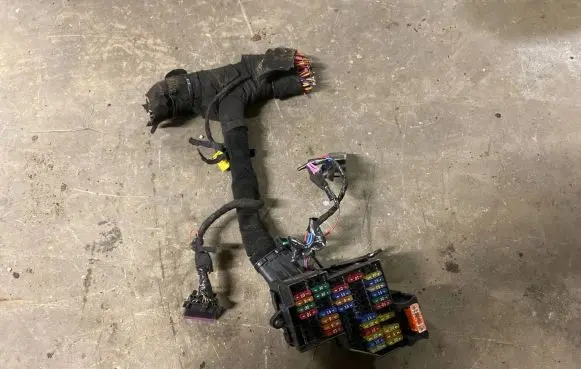 Volkswagen Touareg I Fuse module 7L0941824 7L0941828