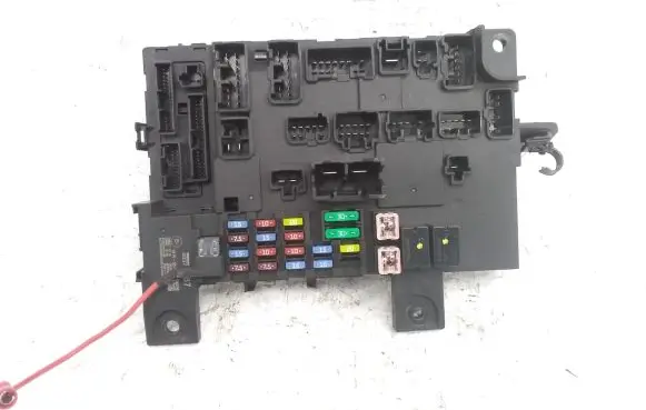 Mitsubishi Outlander Fuse module 8637B687