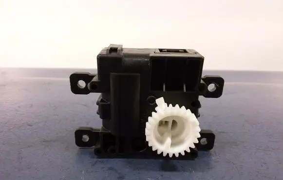 Toyota Corolla E10 Air flap motor/actuator 063800-2031