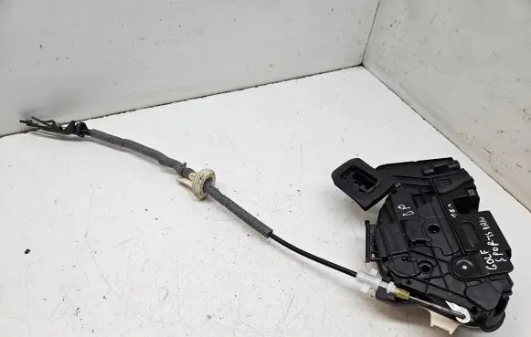 Volkswagen Golf Sportsvan Front door lock 5K1837016E