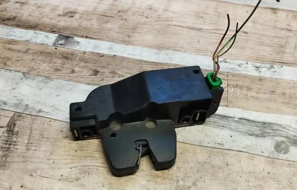 Peugeot 607 Tailgate/trunk/boot lock/catch/latch 9627816980