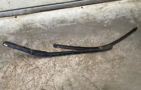 Mercedes-Benz C W203 Front wiper blade arm A2038202544 A1231180437