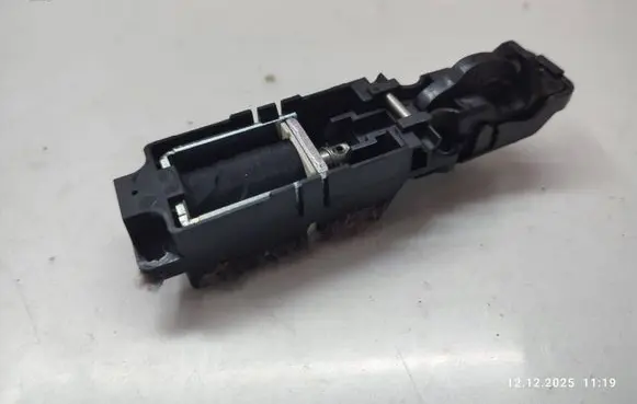 Jaguar XJ X351 Glove box lock 8X2306002AD