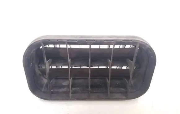Volkswagen PASSAT B5.5 Quarter panel pressure vent 4A0819181