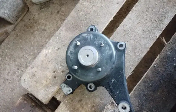 Nissan Pathfinder R51 Generator/alternator belt tensioner