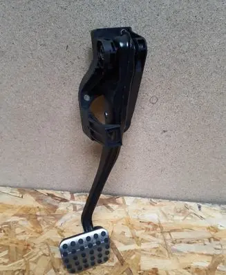 Mercedes-Benz CLA C117 X117 W117 Brake pedal A2462920207 A2462900500