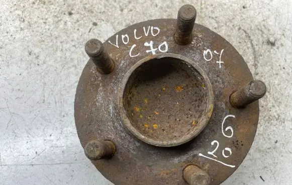 Volvo C70 Rear wheel hub