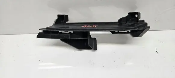 Renault Clio IV Front bumper mounting bracket