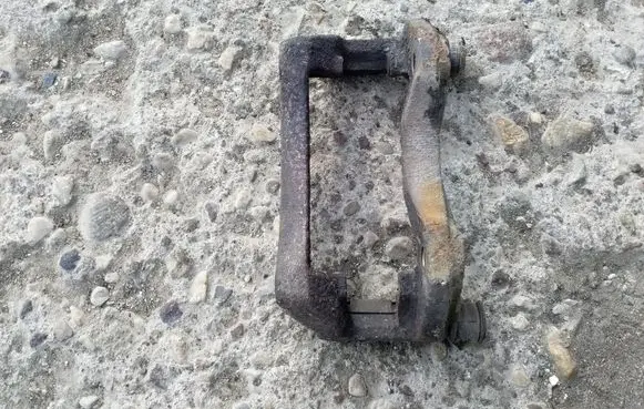 Nissan Primera Front Brake Caliper Pad/Carrier 