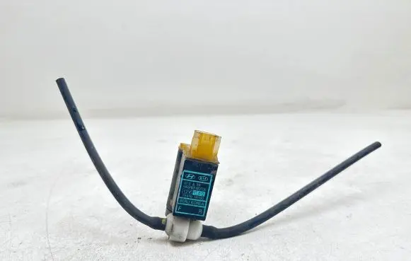 KIA Ceed Windscreen/windshield washer pump 985101H100