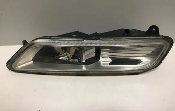 Volkswagen PASSAT B7 Front fog light