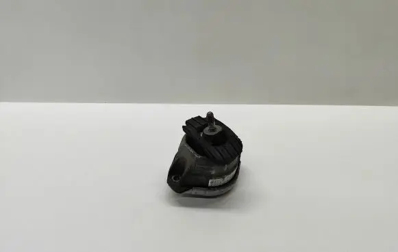 Engine mount bracket