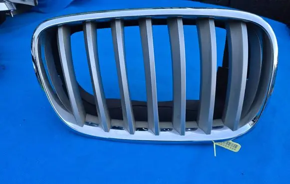 BMW X5 E70 Front grill 7185224