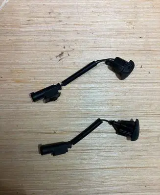BMW 5 E60 E61 Windshield washer spray nozzle 7132969