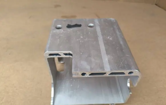 Battery bracket