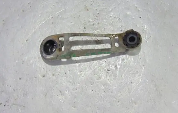 Opel Combo C Engine mount bracket