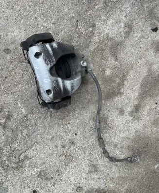 Ford Focus Front brake caliper A426X