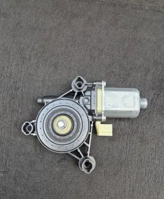 Audi Q7 4M Front door window regulator motor 8W0959801