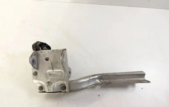 BMW 5 F10 F11 Radiator mount bracket 7186514