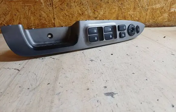 KIA Carens II Electric window control switch 202005519