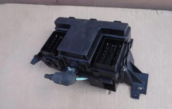 Ford Edge II Relay mounting block f2gt14a067hd