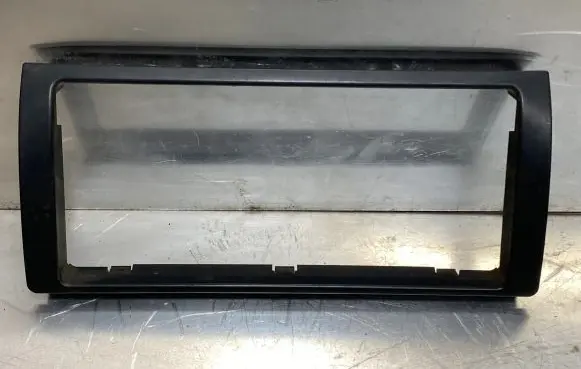 BMW 5 E39 Radio/GPS head unit trim 8385451