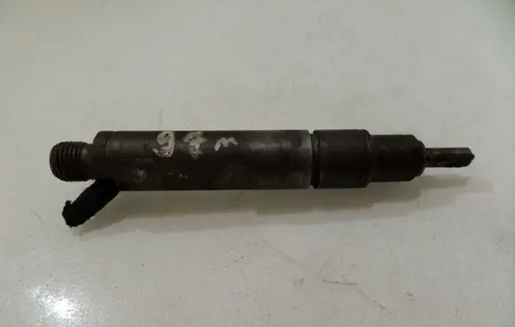 Volkswagen PASSAT B5 Fuel injector 028130201G