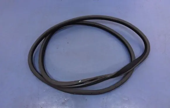 Mercedes-Benz S W222 Front door rubber seal A2226970351