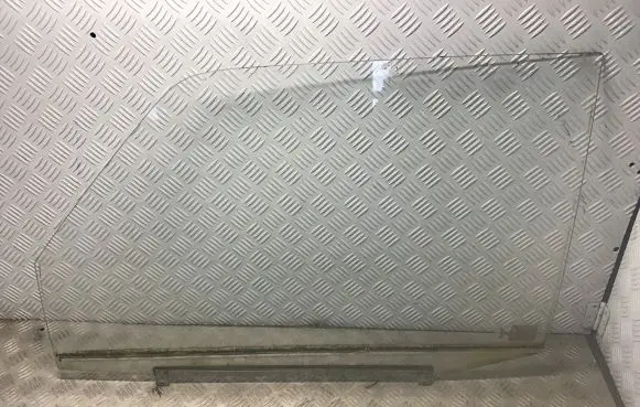 Daihatsu Feroza Front door window/glass (coupe) 