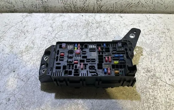 Jeep Grand Cherokee WL Fuse module 68347016AD 155324421B