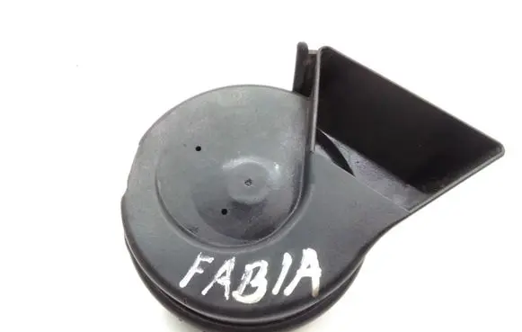 Skoda Fabia Mk2 (5J) Horn signal E1000233 007728 A28657625
