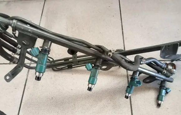 Suzuki Grand Vitara II Fuel main line pipe 004053011