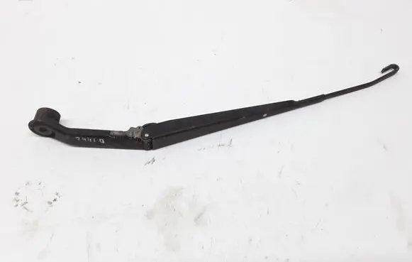 Mitsubishi Pajero Front wiper blade arm