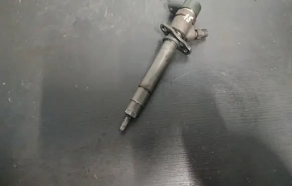 Volvo XC90 Fuel injector 8658353