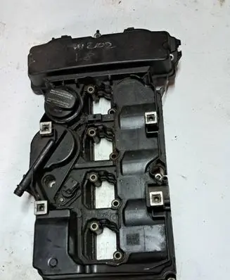 Mercedes-Benz C W203 Rocker cam cover A2710101030