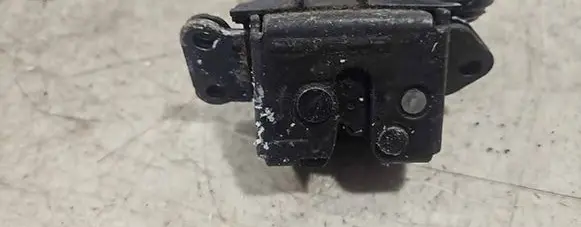 Toyota Auris 150 Loading door lock 20437 10537 10457