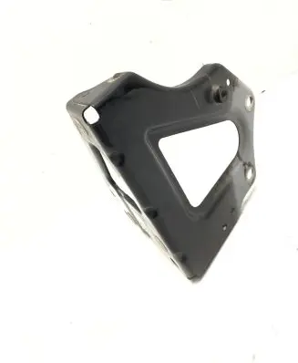Audi A6 S6 C6 4F Fender mounting bracket 4F0821136A