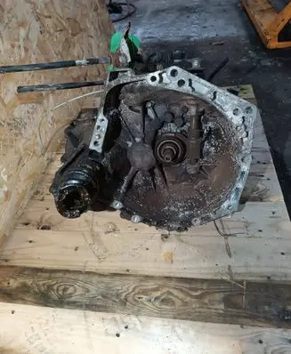 Manual 5 speed gearbox